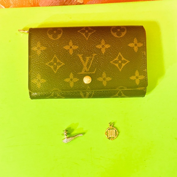 Louis Vuitton Accessories - Louis Vuitton Brown and Tan Monogram Clutch